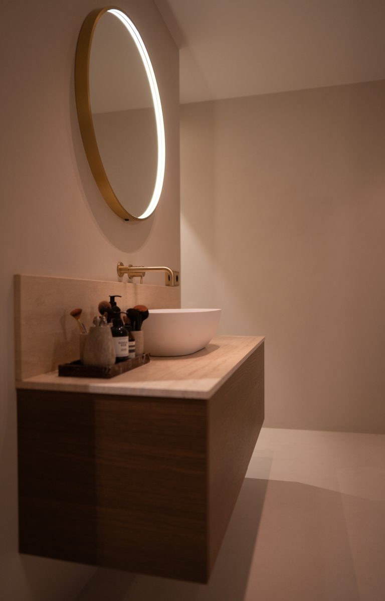 Gietvloer badkamer — Microcement Studio