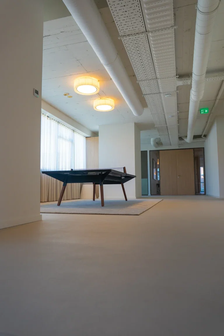 Lavasteen gietvloer onderhoud bij Microcement Studio Eindhoven