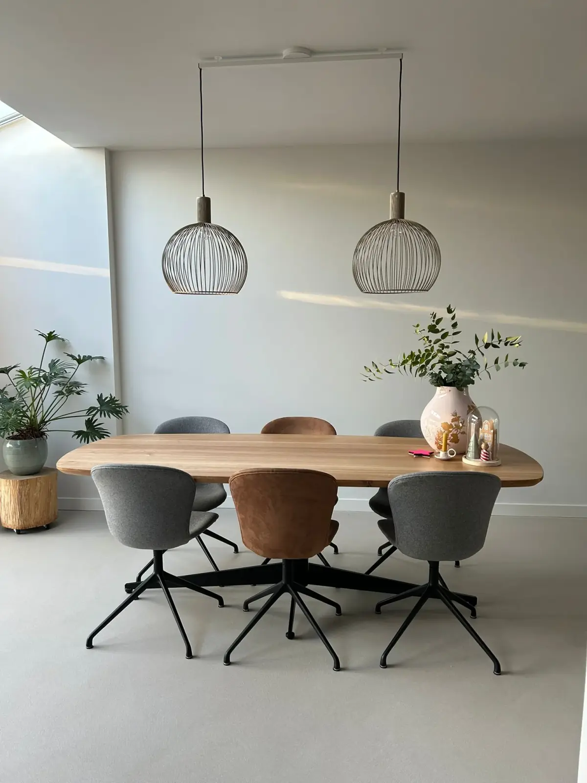 Lavasteen gietvloer Amsterdam modern interieur met naadloze vloer