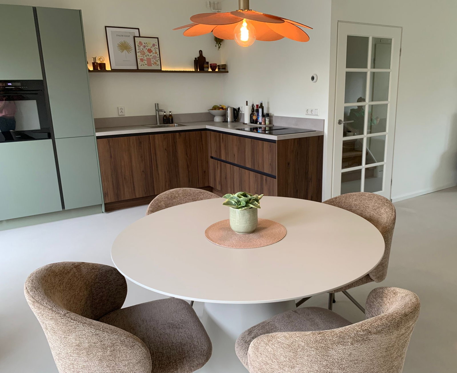 Lavasteen gietvloer Breda — naadloze decoratieve vloer West-Brabant