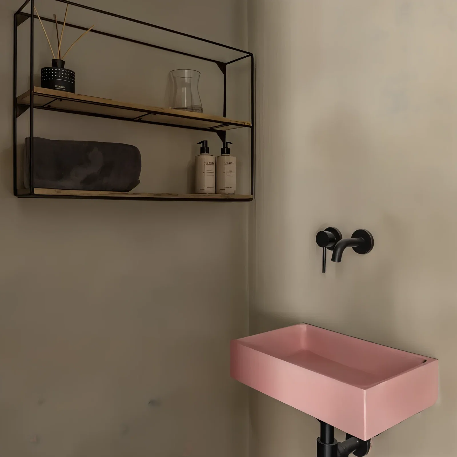 Microcement wastafel met roze waskom tegen naadloze microcement wanden