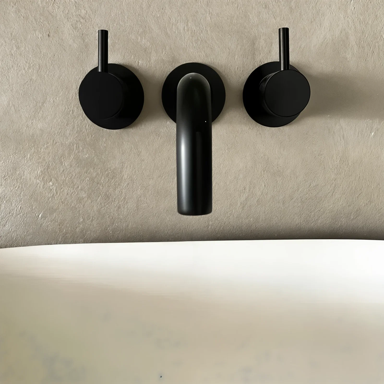 Microcement wastafel in toilet met naadloze overgang — compact en voegvrij design