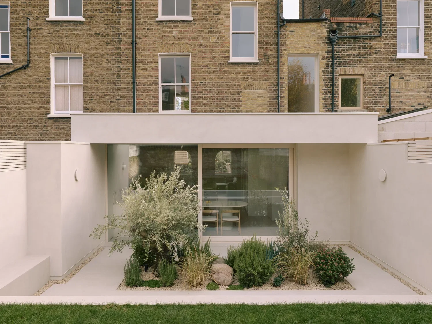 Betonlook terras buiten van Microcement Studio