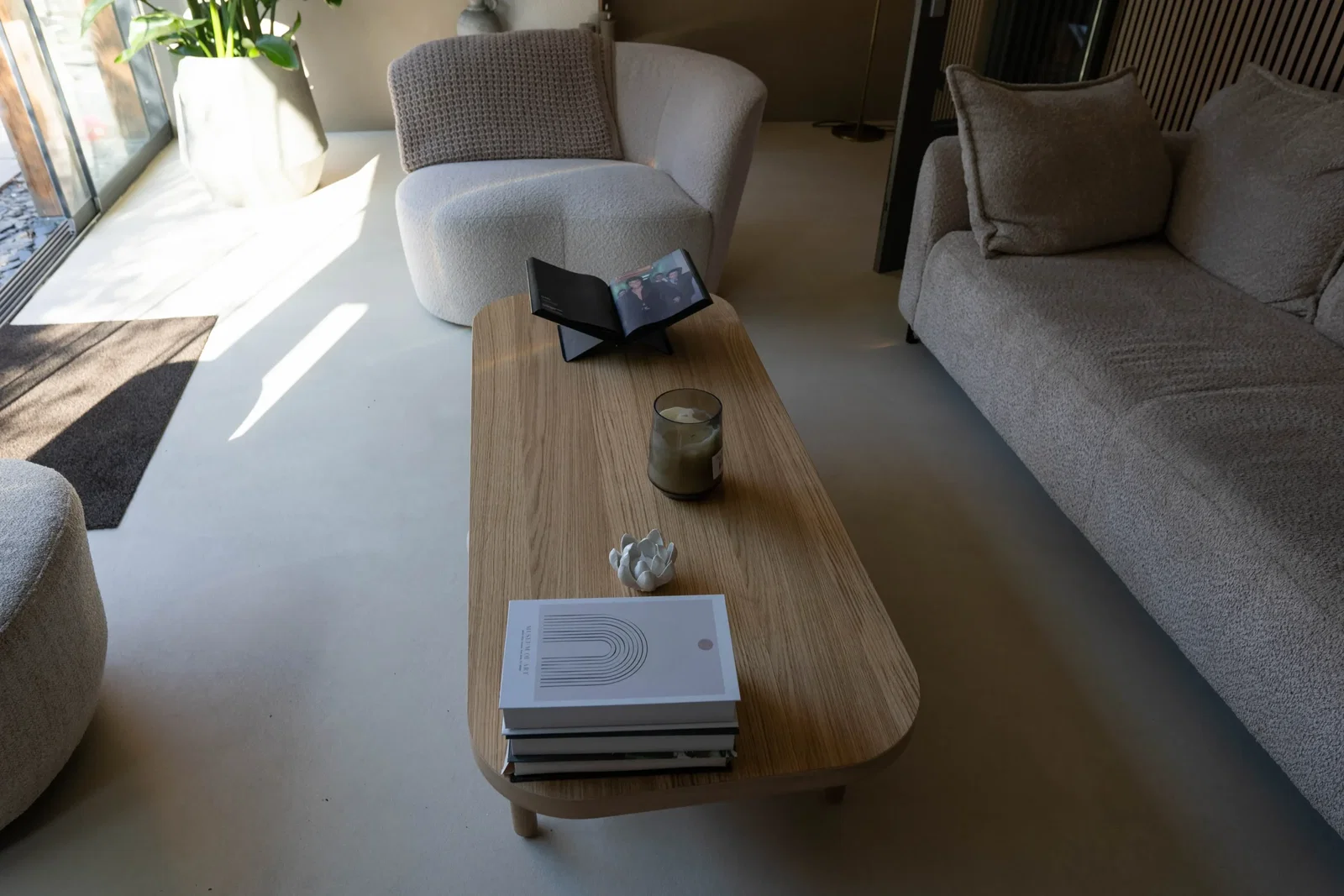 Microcement vloer Utrecht — naadloze mortel in modern interieur