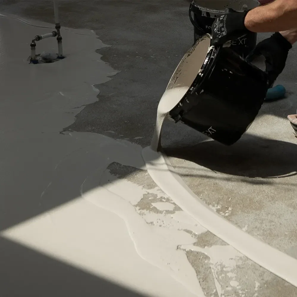 Microcement aanbrengen over bestaande ondergrond